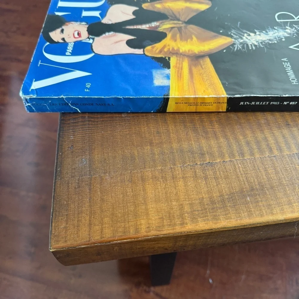 Magazine VOGUE Paris 657 June 1985 - Picture 2 of 3